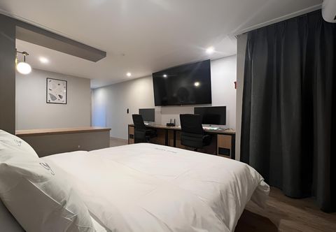 Lain-lain Suwon Phoenix