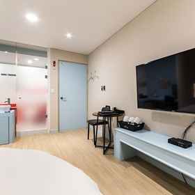 Uijeongbu Ellie 1, Hotel Dobong Hiking Support Center