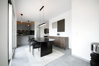 Others 4 Lux 1BR: King Bed, Balcony, Near City Center