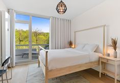 其他 2 Elegant 1BR Apt: Balcony, Pool, Central Location