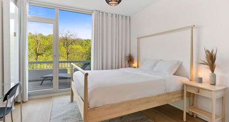 其他 2 Elegant 1BR Apt: Balcony, Pool, Central Location