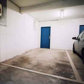 Lux City-Beautiful 1BR Apt w Gdn Balc 1, 酒店 尼德兰文