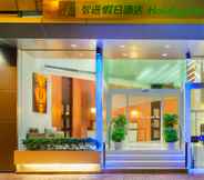 Exterior 3 Holiday Inn Express HONG KONG SOHO, an IHG Hotel