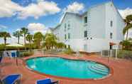 Kolam Renang 6 Holiday Inn Express & Suites PORT CHARLOTTE, an IHG Hotel