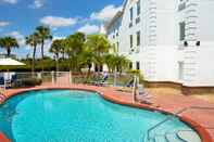 Swimming Pool Holiday Inn Express & Suites PORT CHARLOTTE, an IHG Hotel