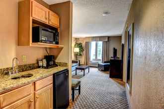 Bedroom 4 Holiday Inn Express & Suites WALLACE-HWY 41, an IHG Hotel