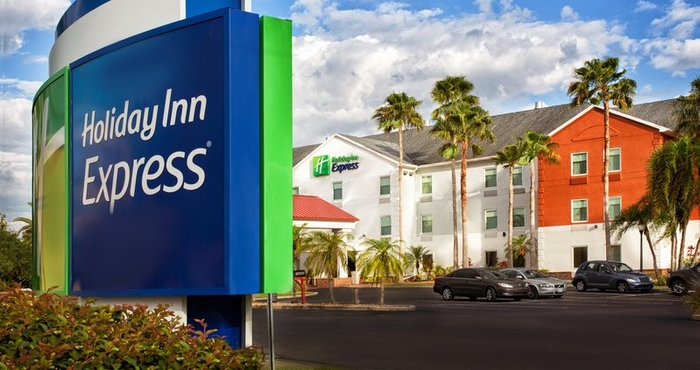 Exterior Holiday Inn Express & Suites PORT CHARLOTTE, an IHG Hotel