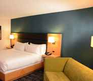 Bedroom 4 Holiday Inn Express & Suites STAMFORD, an IHG Hotel