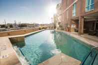 Swimming Pool Holiday Inn CHARLESTON HISTORIC DOWNTOWN, an IHG Hotel