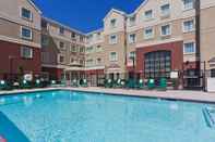 Swimming Pool Staybridge Suites SACRAMENTO AIRPORT NATOMAS, an IHG Hotel