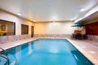 Swimming Pool Holiday Inn Express & Suites SYCAMORE, an IHG Hotel