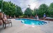 Kolam Renang 3 Holiday Inn Express & Suites ROANOKE RAPIDS SE, an IHG Hotel