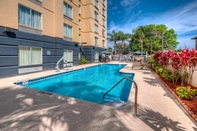 Swimming Pool Fairfield Inn & Suites by Marriott Near Universal Orlando