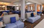 Lobi 5 Courtyard by Marriott Milwaukee Brown Deer