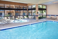 Swimming Pool Courtyard by Marriott St Louis Creve Coeur