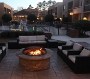 Common Space 7 Courtyard by Marriott Atlanta Northlake