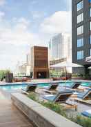 SWIMMING_POOL โรงแรมคิมป์ตัน แวนแซนดท์ - เครือโรงแรมไอเอชจี