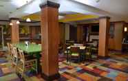 Nhà hàng 4 Fairfield Inn & Suites Marriott Effingham