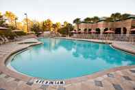 Swimming Pool Crowne Plaza ORLANDO - UNIVERSAL BLVD, an IHG Hotel