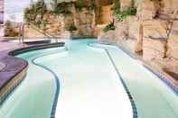 Swimming Pool Holiday Inn MINNEAPOLIS NW-ELK RIVER, an IHG Hotel