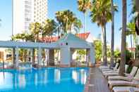 Swimming Pool Crowne Plaza SURFERS PARADISE, an IHG Hotel