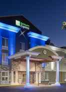 EXTERIOR_BUILDING Holiday Inn Express & Suites PHILADELPHIA - MT. LAUREL