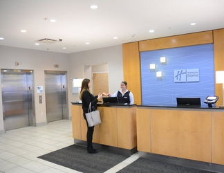 Lobby 2 Holiday Inn Express & Suites STAMFORD, an IHG Hotel