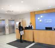 Lobby 5 Holiday Inn Express & Suites STAMFORD, an IHG Hotel