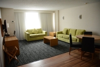 Common Space Holiday Inn Express & Suites STAMFORD, an IHG Hotel