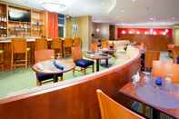 บาร์ คาเฟ่ และเลานจ์ Holiday Inn PETERSBURG NORTH- FORT LEE, an IHG Hotel