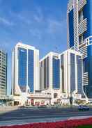 Exterior photo of Crowne Plaza Dubai on a sunny day คราวน์พลาซ่า ดูไบ อพาร์ทเมนท์ - เครือโรงแรมไอเอชจี