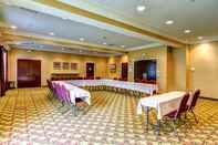 Functional Hall Holiday Inn Express & Suites WALLACE-HWY 41, an IHG Hotel