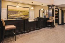 酒吧、咖啡廳與交誼廳 Staybridge Suites DALLAS-ADDISON, an IHG Hotel