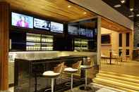 Bar, Cafe and Lounge Holiday Inn Express JAKARTA THAMRIN, an IHG Hotel