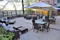 Ruang Umum Courtyard by Marriott Boston Waltham