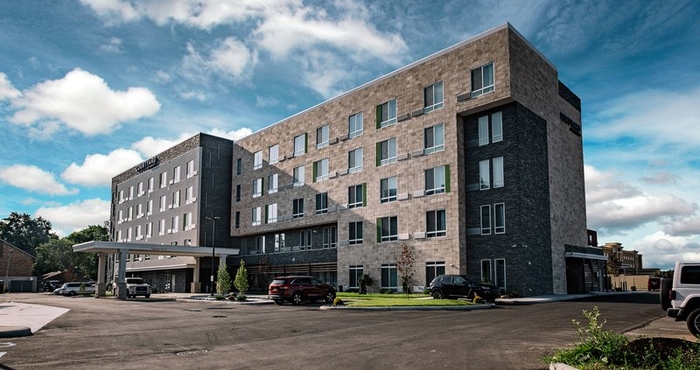 Exterior Courtyard by Marriott Toledo West