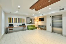 大廳 Holiday Inn Express STATEN ISLAND WEST, an IHG Hotel