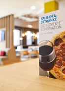 Our Lobby Lounge is the perfect spot for an easy Lunch or Dinner Holiday Inn Express MUNICH - OLCHING