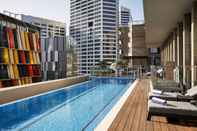 Swimming Pool Crowne Plaza SYDNEY DARLING HARBOUR, an IHG Hotel