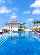 Pool DoubleTree by Hilton Okinawa Chatan Resort