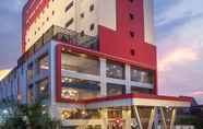 Bên ngoài 4 ibis Pontianak City Center