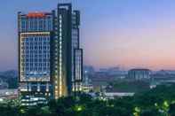 Bên ngoài Mövenpick Surabaya City