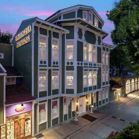 Exterior1Hagia Sofia Mansions Istanbul Curio Collection by Hilton,Mevlana Bazaar Lokum Fabrikası مولانا بازار飯店