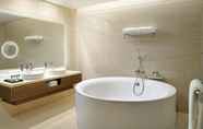 Toilet Kamar 4 Movenpick Hotel And Convention Centre Klia