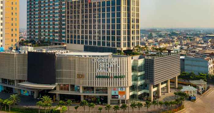 Exterior Hilton Garden Inn Jakarta Taman Palem