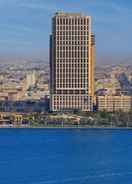 Exterior DoubleTree by Hilton Sharjah Waterfront Hotel & Residences