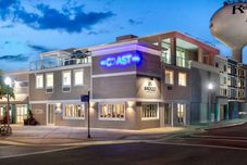 その他 Coast Rehoboth Beach Tapestry Collection by Hilton