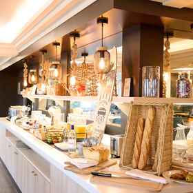 Breakfast Area 1 Ibis Styles บอร์โดซ์ เบเกลส์ อารีน่า, โรงแรม & ที่พัก Le Juliano - Hôtel Restaurant Brasserie à Carbon Blanc
