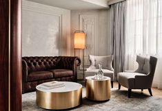 อื่นๆ 3 The Crown Krakow - Handwritten Collection