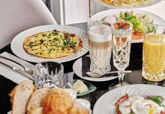 อื่นๆ 5 The Crown Krakow - Handwritten Collection